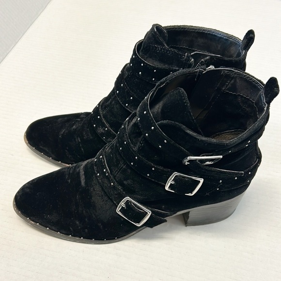 Lord + Taylor 424 Fifth black Velvet Buckle Booties - Picture 1 of 6